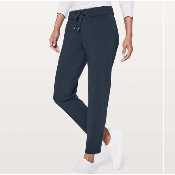 lululemon athletica Pants - Lululemon Women's On the Fly Pant Size 6 Navy Athleisure Travel Loungewear Gym